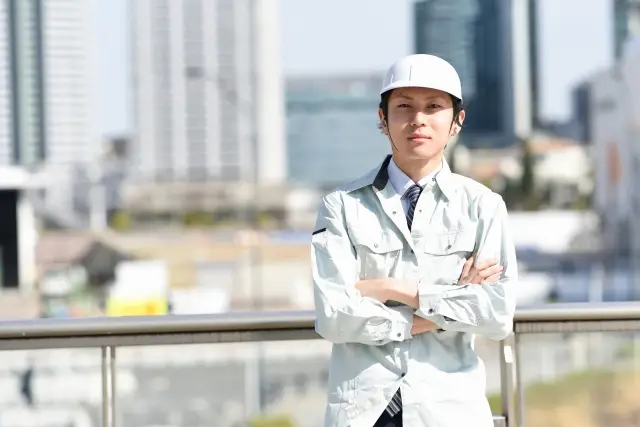 施工管理として活躍する男性