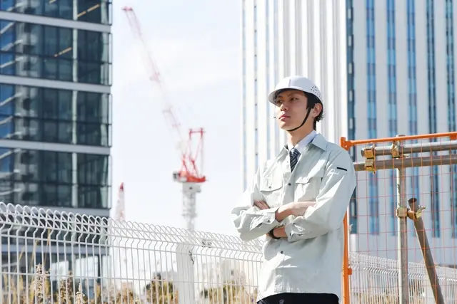 施工管理として働く男性