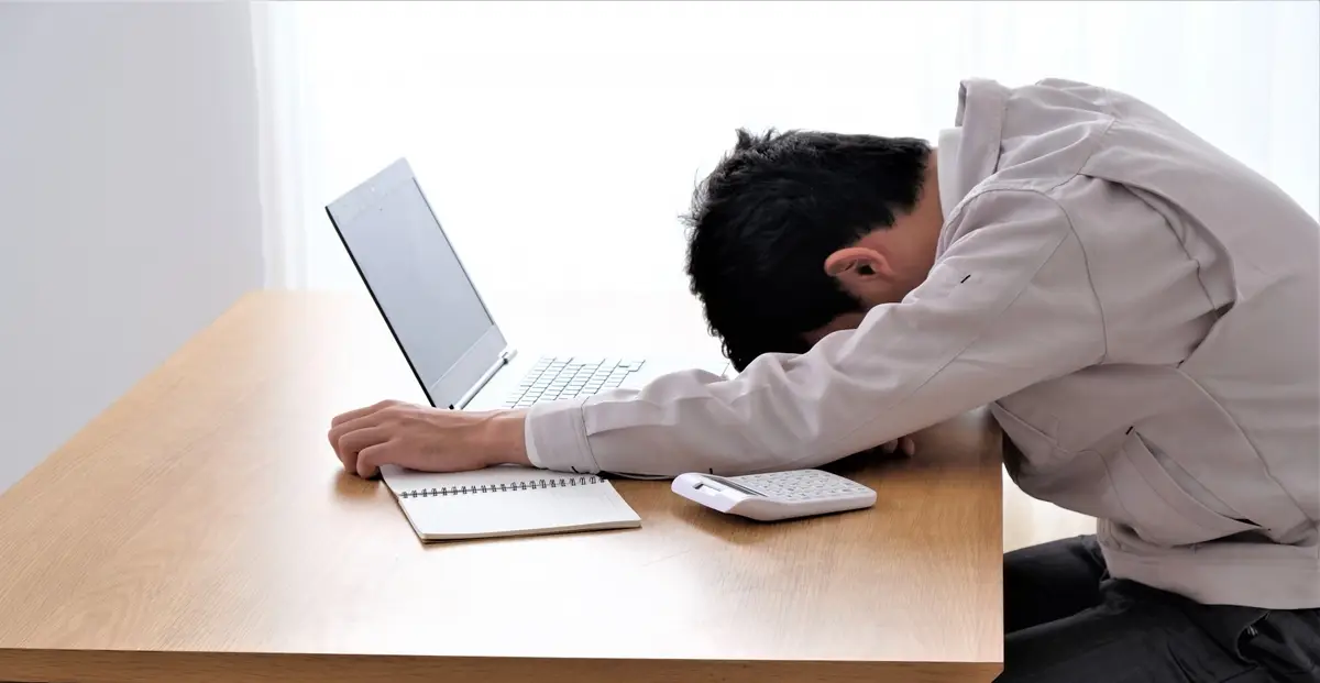 業務が多くて疲れている施工管理技士